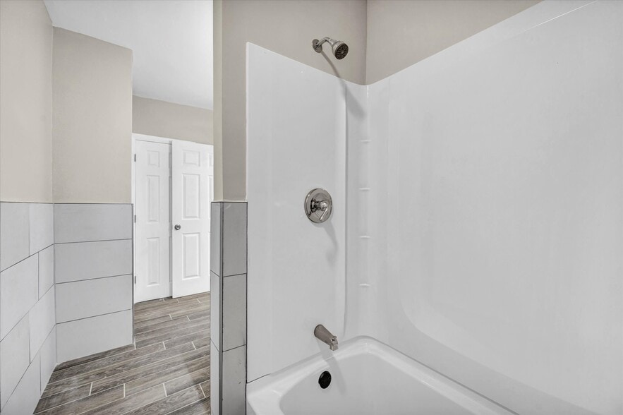 More Photos Of 121 Hillview Ave, Waterbury Apartments For Sale