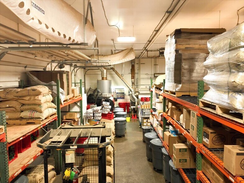 More Photos Of 1502 Minnie St, Fairbanks Industrial For Sale