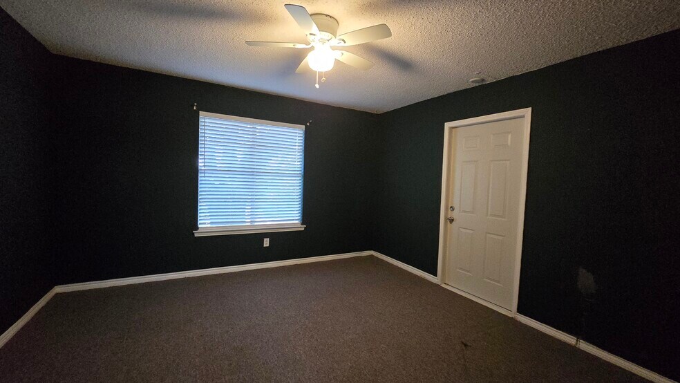 More Photos Of 7905 Liberty Grove Rd, Rowlett Office For Lease