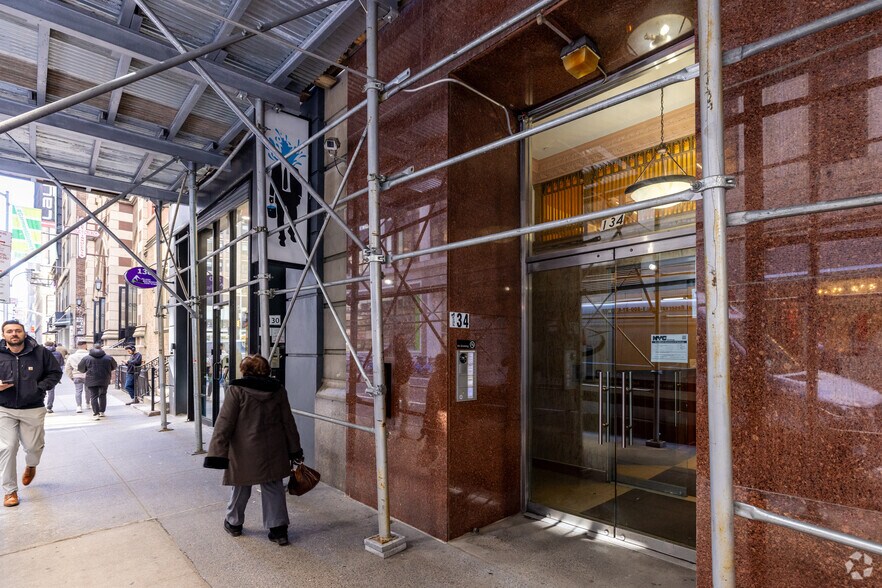 More Photos Of 134-142 W 37th St, New York Office For Lease