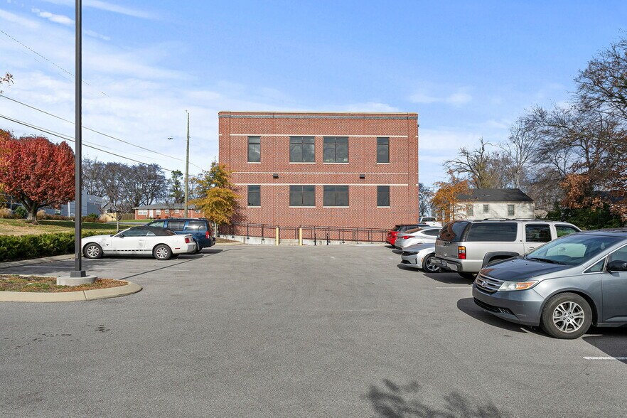 More Photos Of 2540 Park Dr, Nashville Office Residential For Lease