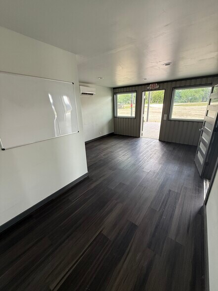 More Photos Of 4235 FM 78, McQueeney Flex For Lease
