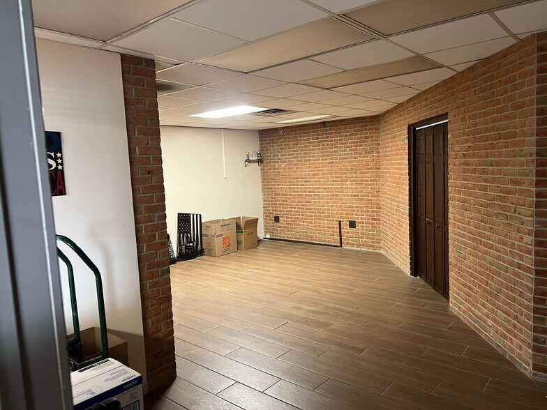 More Photos Of 2842 S State St, Lockport Coworking Space