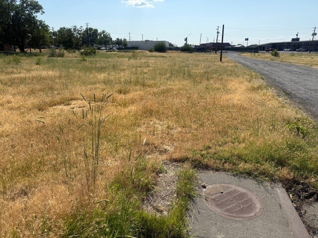 Primary Photo Of 337 E Highland Ave, Hermiston Land For Sale