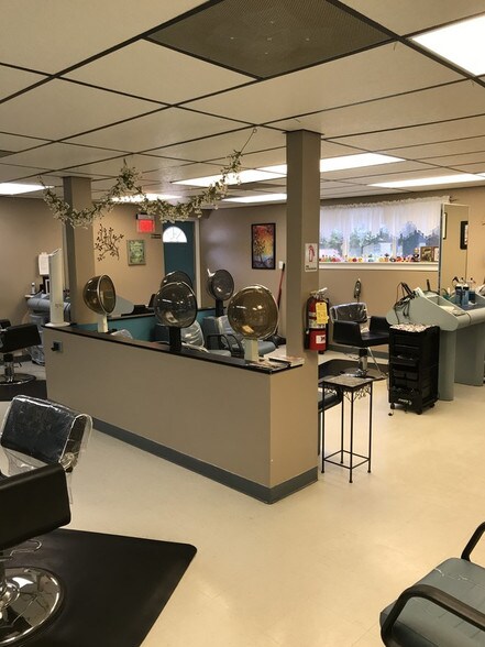 More Photos Of 1741 W Old Ridge Rd, Hobart Storefront Retail Office For Lease