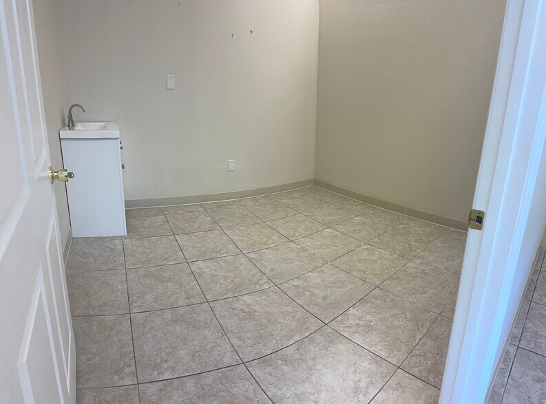 More Photos Of 1201 State Road 535, Winter Garden General Retail For Lease
