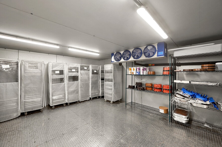 More Photos Of 25600 Harper Ave, Saint Clair Shores Freestanding For Sale