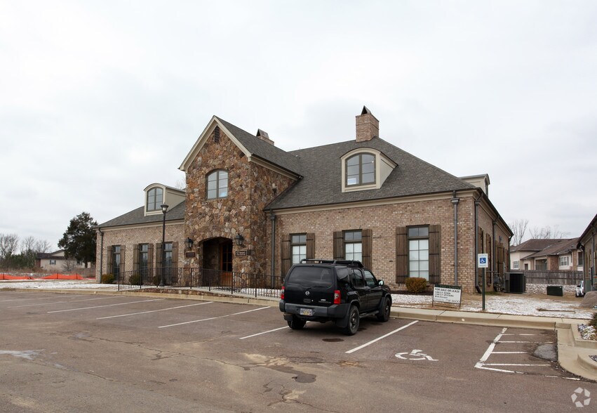 More Photos Of 3265 W Sarazens Cir, Memphis Office For Sale