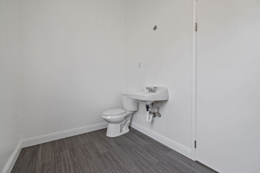 More Photos Of 401 W Lerdo Hwy, Shafter Religious Facility For Sale