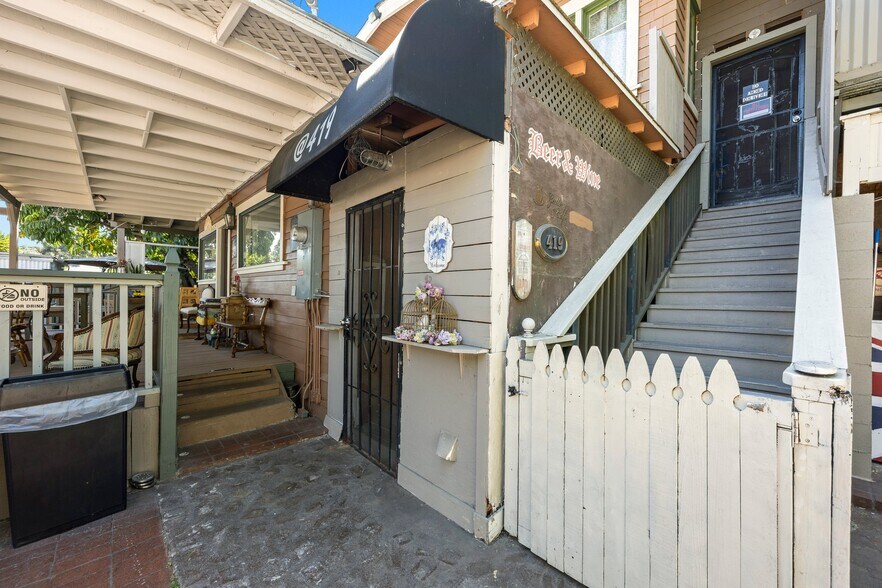 More Photos Of 419 W Commonwealth Ave, Fullerton Restaurant For Sale