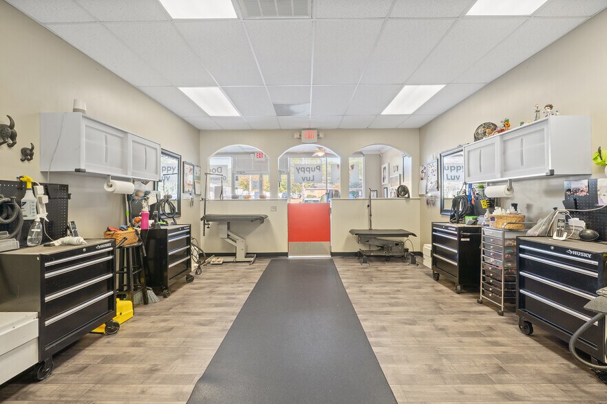 More Photos Of 18505 Statesville Rd, Cornelius Office For Sale