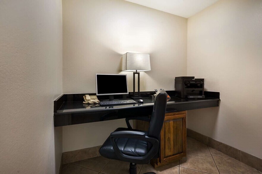 More Photos Of 610 Martin Luther King Jr Blvd, Morgan City Hotel For Sale