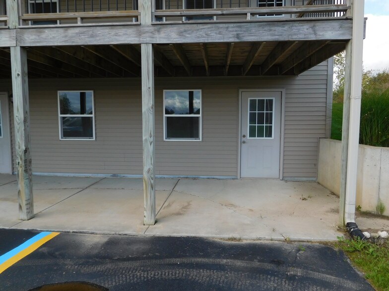 More Photos Of 8475 Sparta Line Rd, Sparta Flex For Lease