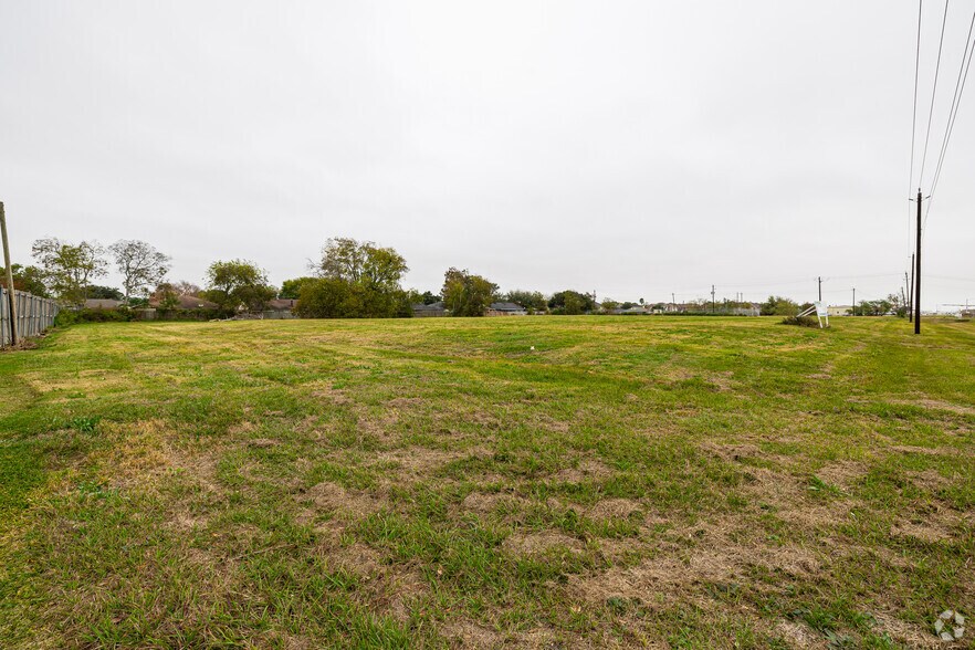 More Photos Of W Fairmont Pkwy @ Willmont Rd, La Porte Land For Sale