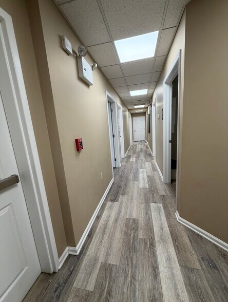 More Photos Of 66 Buck Rd, Southampton Medical For Lease
