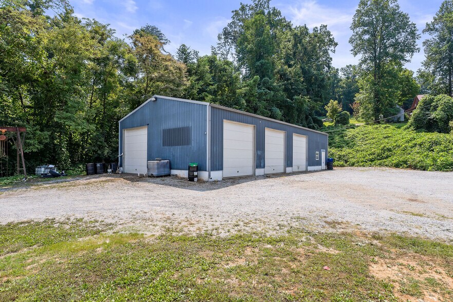 More Photos Of 209 Mountain Rd, Livingston Self Storage For Sale