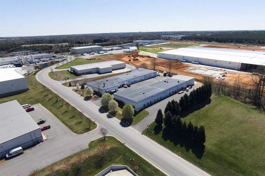More Photos Of 159 Barley Park Ln, Mooresville Manufacturing For Lease