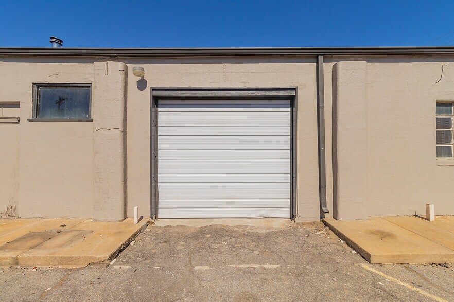 More Photos Of 1627 S Hillside St, Wichita Freestanding For Sale