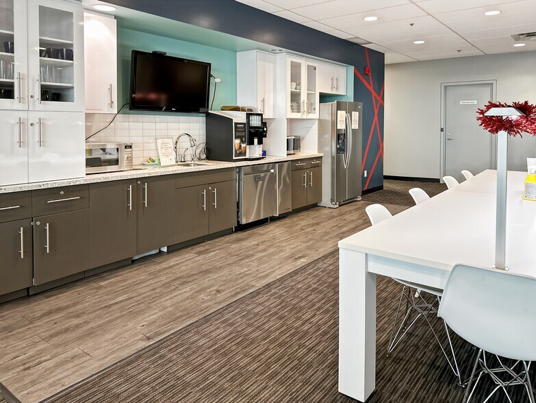 More Photos Of 3055 Saint-Martin Boulevard West, Laval Coworking Space