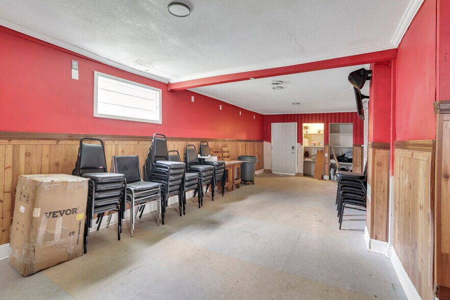 More Photos Of 11472 Broad St SW, Pataskala Bar For Lease