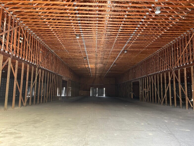 More Photos Of 211 S Elm St, Owosso Flex For Sale