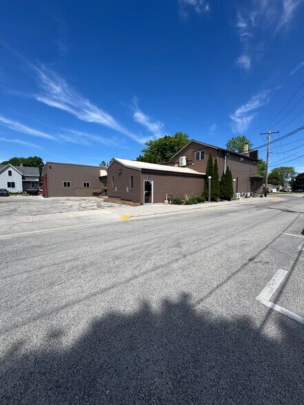 More Photos Of 901 W Fremont St, Kiel Sports And Entertainment For Sale