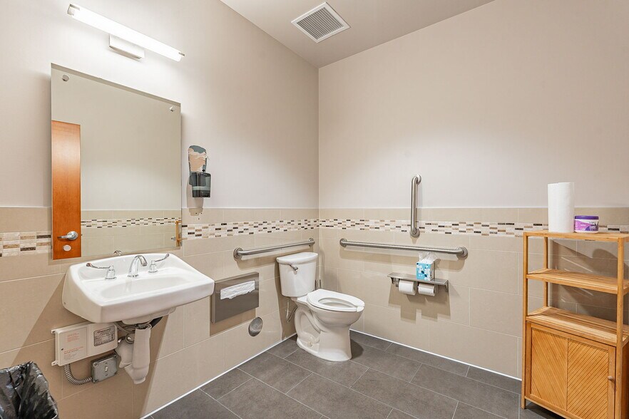 More Photos Of 1095 W Rio Salado Pky, Tempe Loft Creative Space For Sale