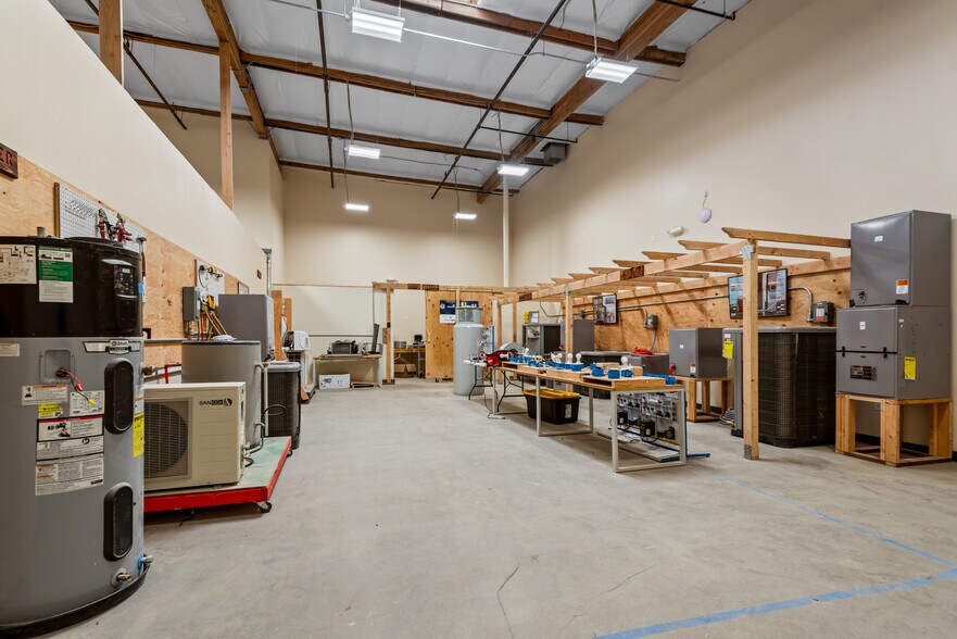 More Photos Of 1741 Fiske Pl, Oxnard Warehouse For Sale