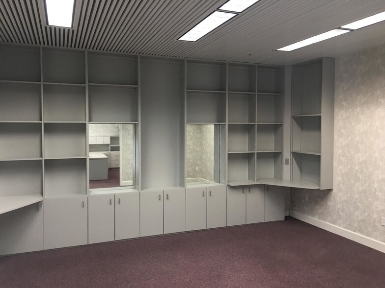 More Photos Of 174 Semoran Commerce Pl, Apopka Light Distribution For Lease