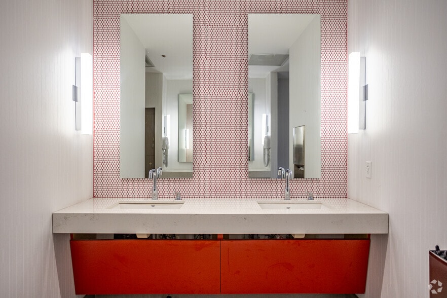 More Photos Of 4201 Spring Valley Rd, Dallas Office For Lease