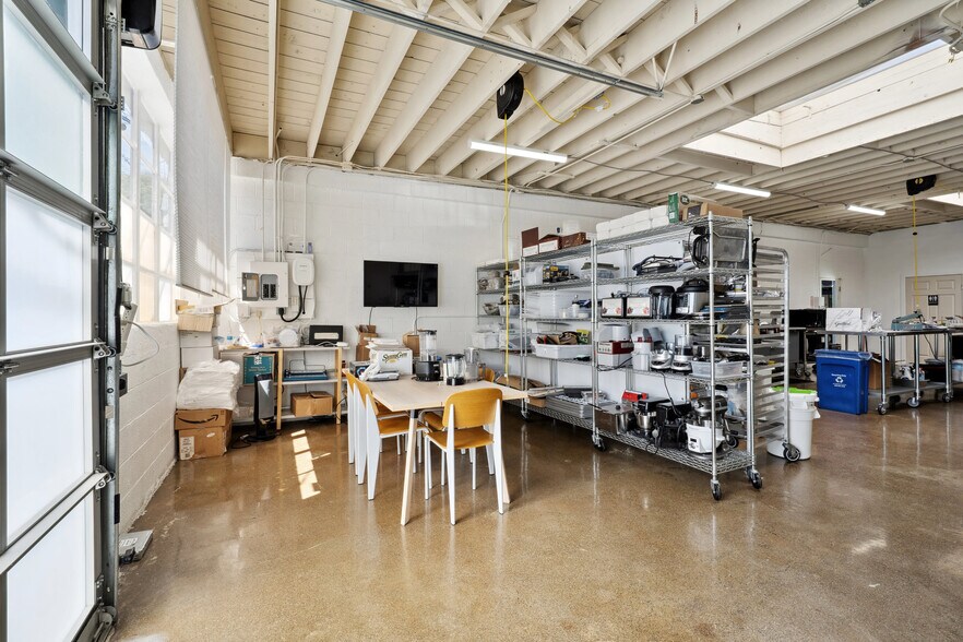 More Photos Of 1015 Howard Ave, San Mateo Service For Sale