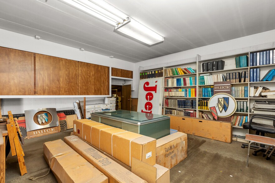 More Photos Of 1212 S Main St, Kalispell General Retail For Sale