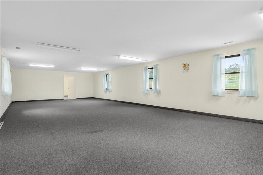 More Photos Of 104 W Ridgeville Blvd, Mount Airy Storefront Retail Office For Sale