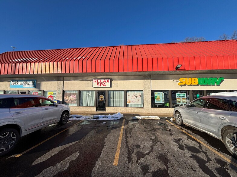 More Photos Of 590 W Columbia Ave, Battle Creek Storefront For Lease