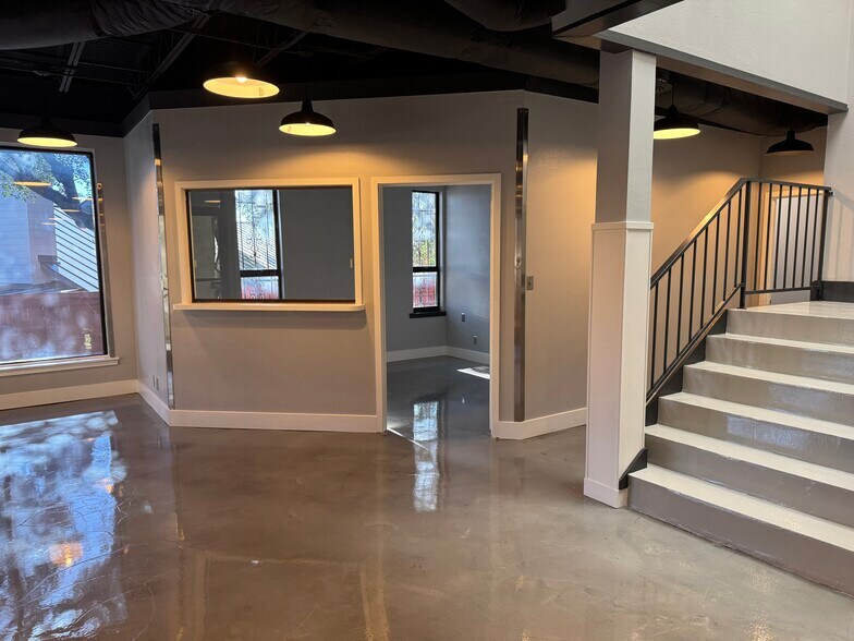 More Photos Of 975 W Bitters Rd, San Antonio Medical For Sale