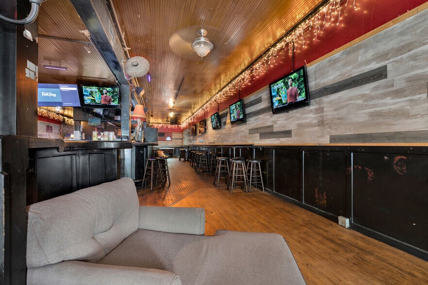 More Photos Of 139 E Hopkins St, San Marcos Bar For Sale