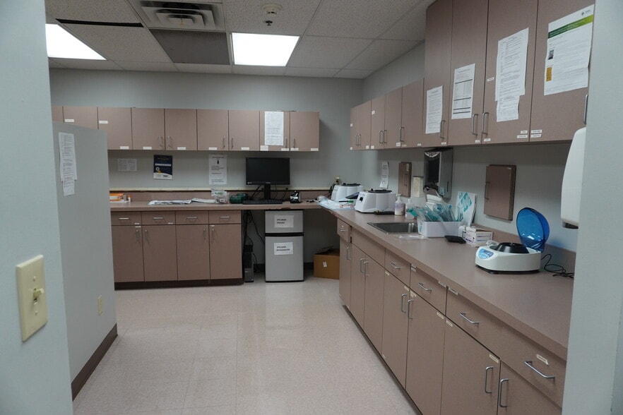 More Photos Of 3809 S 42nd St, Minneapolis Medical For Sale