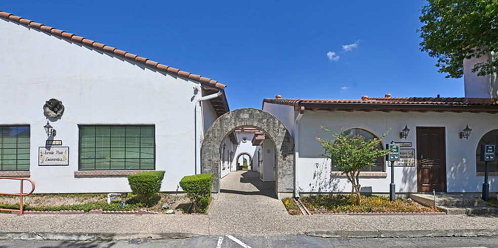 More Photos Of 8201-8241 Fredericksburg Rd, San Antonio Medical For Sale