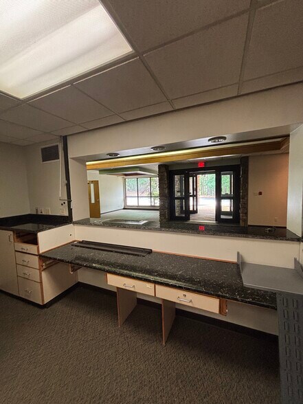 More Photos Of 600 Memorial Dr, Bella Vista Office For Lease