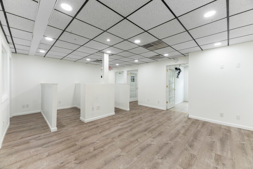 More Photos Of 32 Jefferson Plz, Princeton Medical For Sale