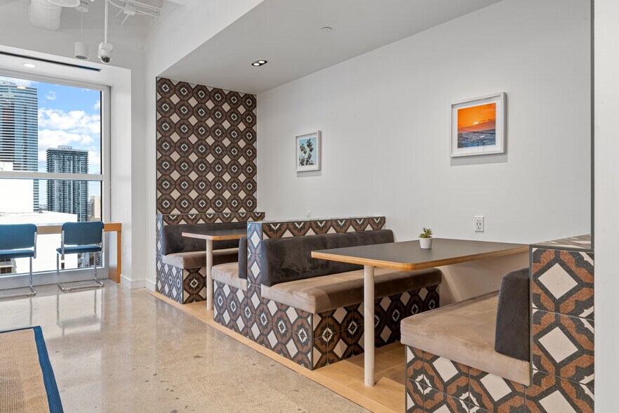 More Photos Of 200 S Biscayne Blvd, Miami Coworking Space