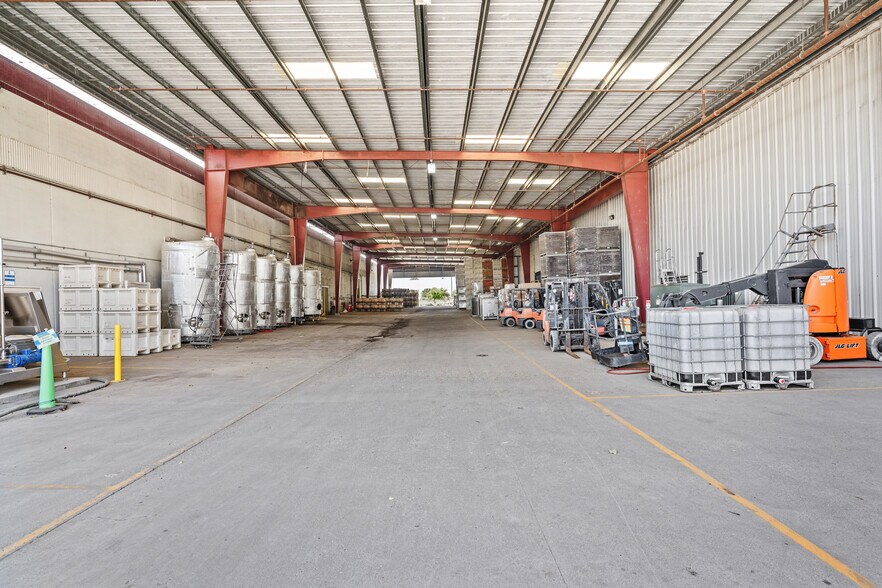 More Photos Of 2717 Aviation Way, Santa Maria Warehouse For Lease