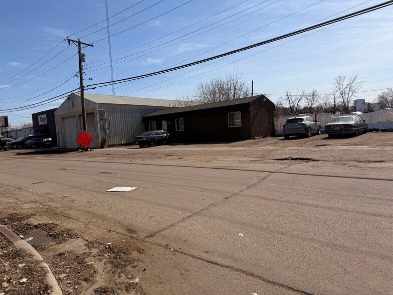 Primary Photo Of 14 Acker St W, Saint Paul Auto Repair For Lease