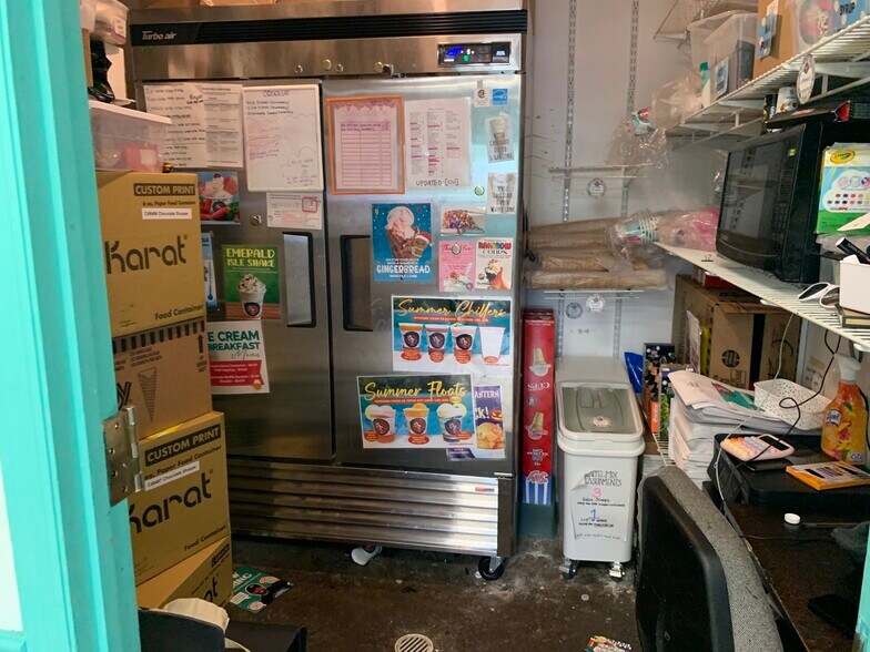 More Photos Of 1702-1740 Fordem Ave, Madison General Retail For Lease