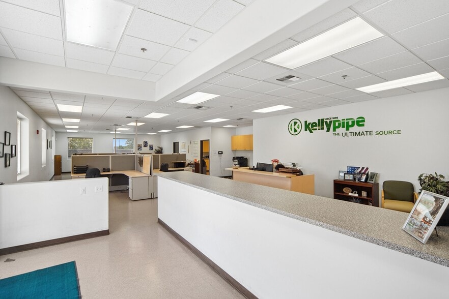 More Photos Of 19459 Flightpath Way, Bakersfield Warehouse For Lease