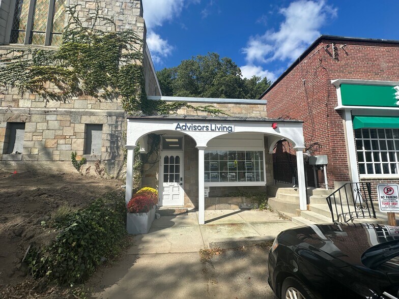 Primary Photo Of 439 Boston Post Rd, Weston General Retail For Lease