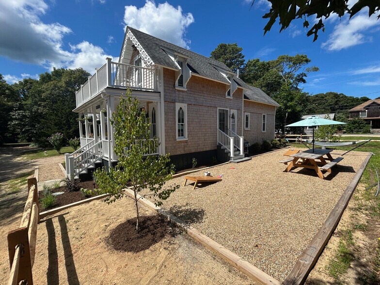 More Photos Of 9 Brunswick Ave, Vineyard Haven Specialty For Sale