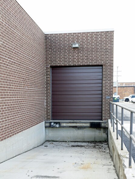 More Photos Of 230-234 James St, Bensenville Warehouse For Lease