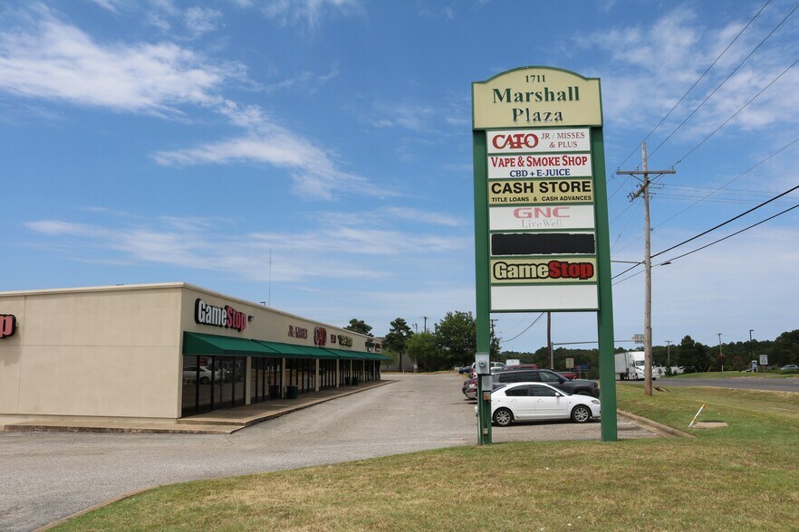 More Photos Of 1711 N East End Blvd, Marshall Storefront For Lease