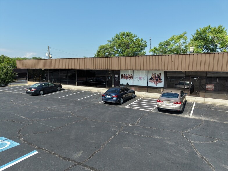 More Photos Of 2337-2375 1st St NE, Center Point Unknown For Lease